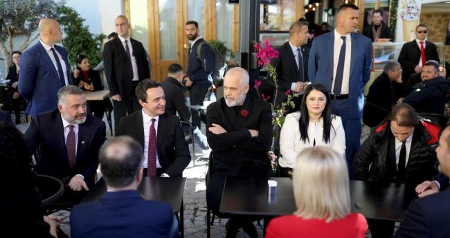 Emri:  Rama-ne-Vlore-me-Albinin.jpg

Shikime: 313

Madhsia:  40.4 KB