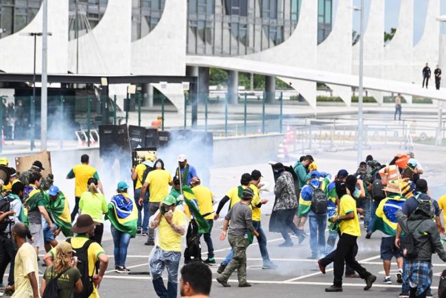 Emri:  230108-brazil-riot-bolsonaro-supporters-jm-1420-9dee2c.jpg

Shikime: 121

Madhsia:  60.6 KB