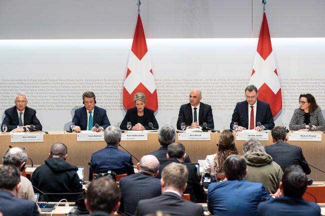 Emri:  107211168-1679261463500-gettyimages-1248622905-SWITZERLAND_CREDIT_SUISSE.jpg

Shikime: 528

Madhsia:  44.4 KB