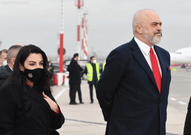 Emri:  Edi-Rama-Belinda-Balluku-768x543.jpg

Shikime: 133

Madhsia:  27.6 KB