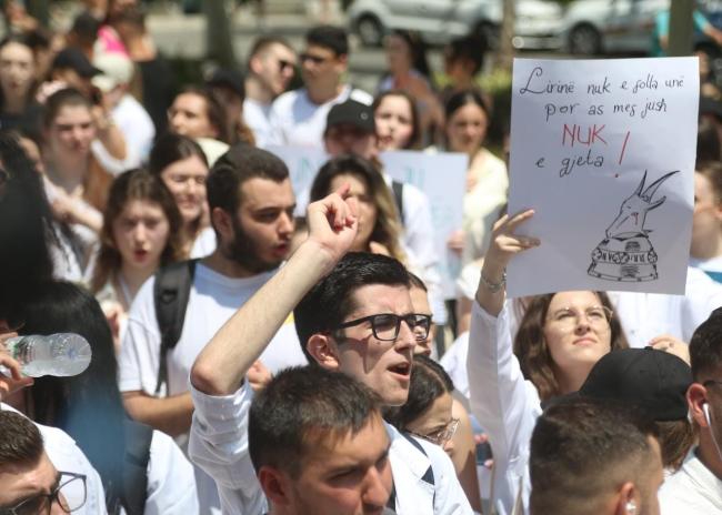 Emri:  Studentet-e-mjekesise-ne-proteste-.jpg

Shikime: 335

Madhsia:  46.5 KB