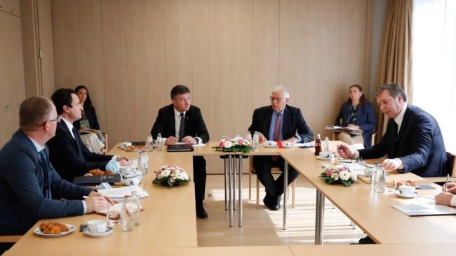 Emri:  vucic-kurti-16-9-scaled-e1623763510734-1280x720.jpg

Shikime: 373

Madhsia:  32.7 KB