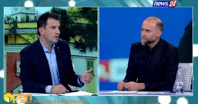 Emri:  Erion-Veliaj-ne-Open-duke-folur-per-inceneratorin-e-Tiranes.jpg

Shikime: 80

Madhsia:  33.4 KB