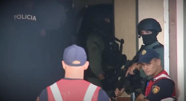 Emri:  policia-1.jpg

Shikime: 987

Madhsia:  17.5 KB