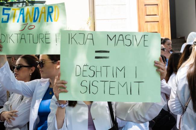 Emri:  Studentet-e-mjekesise-ne-proteste--2048x1365.jpg

Shikime: 275

Madhsia:  41.8 KB