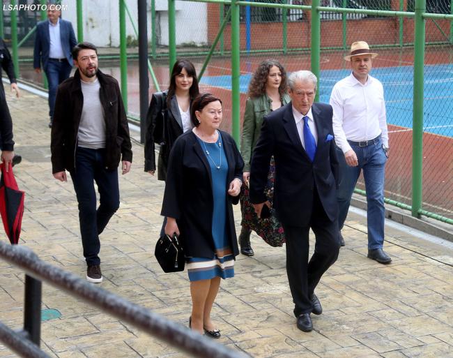 Emri:  Berisha-family.jpg

Shikime: 654

Madhsia:  67.4 KB