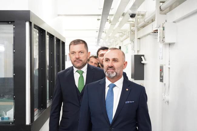 Emri:  Ulsi-Manja-dhe-Admir-Abrija.jpg

Shikime: 217

Madhsia:  32.8 KB