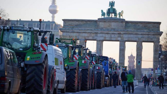 Emri:  skynews-berlin-farmers-germany_6414724.jpg

Shikime: 134

Madhsia:  39.4 KB