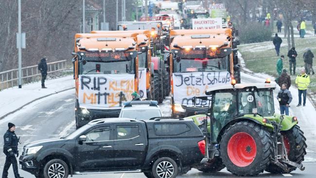 Emri:  skynews-tractors-stauffenbergallee_6414745.jpg

Shikime: 83

Madhsia:  56.7 KB