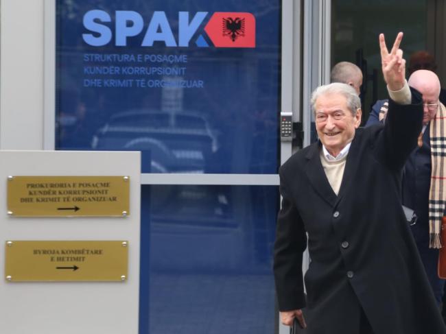 Emri:  Sali-Berisha-pas-daljes-nga-SPAK-.jpg

Shikime: 349

Madhsia:  30.0 KB
