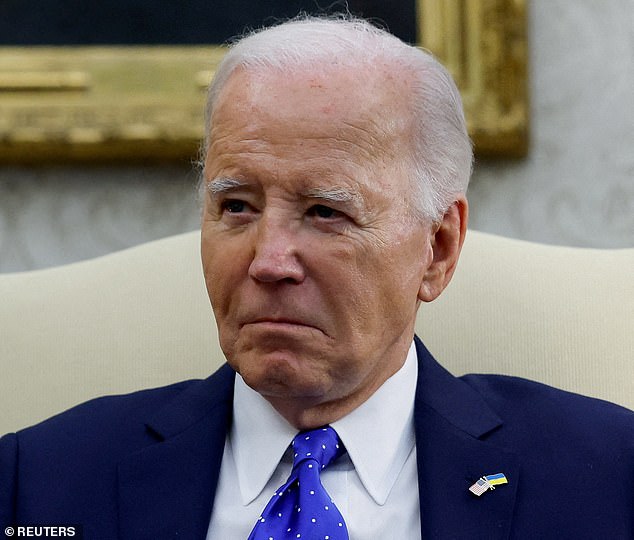 Emri:  81136677-13072339-To_add_to_Mr_Biden_s_woes_last_week_saw_the_publication_of_back_-m-15_17076957.jpg

Shikime: 421

Madhsia:  57.7 KB