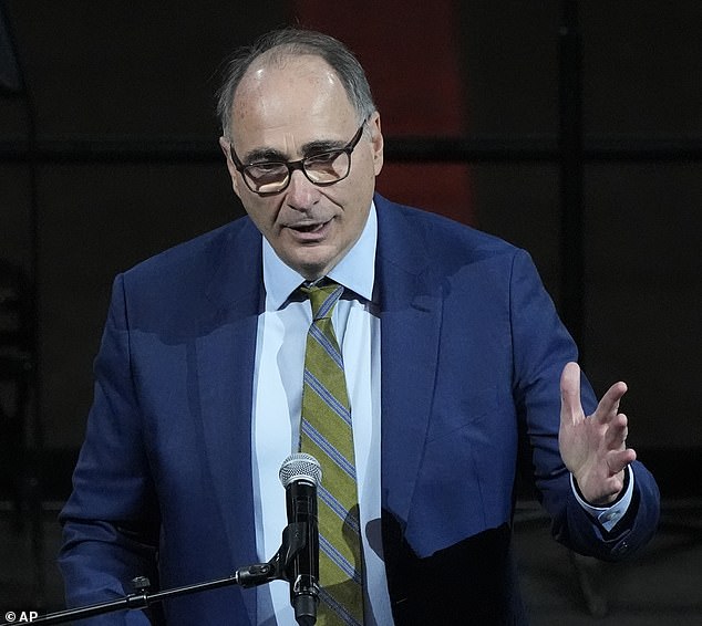 Emri:  81136727-13072339-Even_David_Axelrod_pictured_a_former_top_aide_to_Barack_Obama_al-m-16_17076957.jpg

Shikime: 408

Madhsia:  57.3 KB