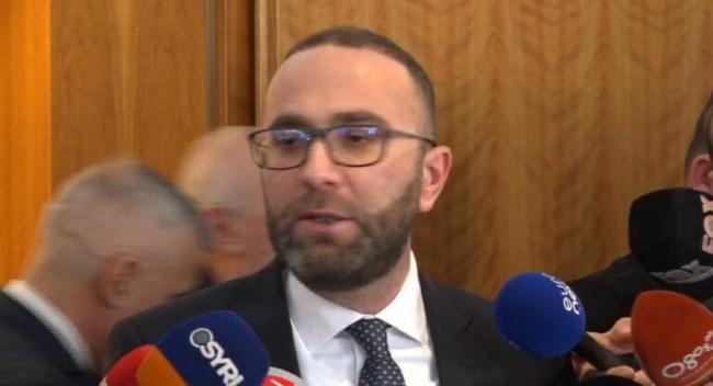 Emri:  gazemnd-bardhi3-770x417-1.jpg

Shikime: 157

Madhsia:  22.0 KB