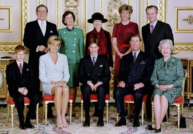 Emri:  66430985-13228381-King_Constantine_left_pictured_after_Prince_William_s_confirmati-a-81_17111343.jpg

Shikime: 703

Madhsia:  62.4 KB