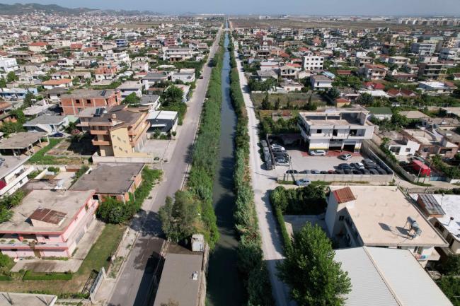 Emri:  Kanali-bujqesor-ne-Ish-Kenete-eshte-kthyer-ne-_kolektor_-ujerash-te-zeza.-Foto-Geri-Emiri-1536x1.jpg

Shikime: 73

Madhsia:  73.0 KB