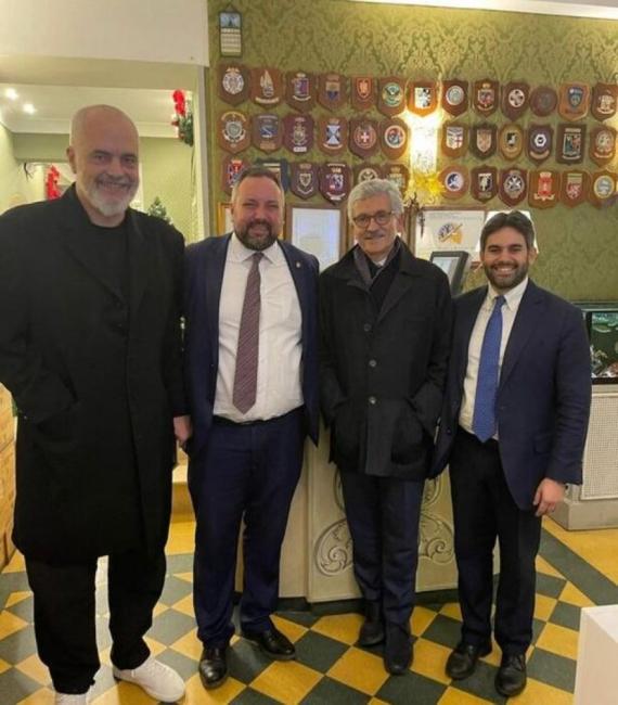 Emri:  auto_-640-0-rama-me-massimo-dalemen-17173639721717397764.jpg

Shikime: 370

Madhsia:  50.7 KB