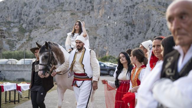 Emri:  FOTO-01-Besohet-se-Gjergj-Kastriotit-dhe-Donika-Arianiti-lidhen-kurore-ne-kishen-e-Shen-Merise-n.jpg

Shikime: 792

Madhsia:  42.6 KB
