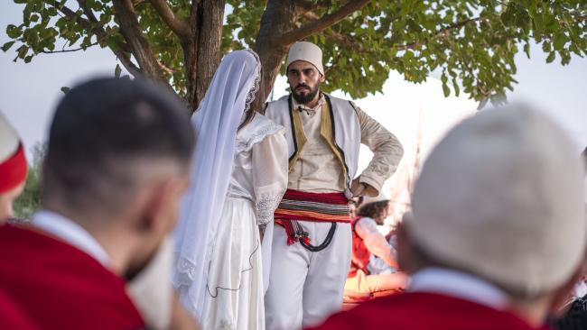 Emri:  FOTO-06-Besohet-se-Gjergj-Kastriotit-dhe-Donika-Arianiti-lidhen-kurore-ne-kishen-e-Shen-Merise-n.jpg

Shikime: 752

Madhsia:  36.9 KB