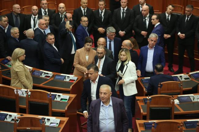 Emri:  PD-ne-proteste-.jpg

Shikime: 953

Madhsia:  49.8 KB