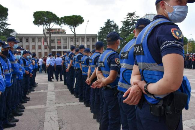 Emri:  policia-e-shtetit-1.jpg

Shikime: 308

Madhsia:  49.3 KB
