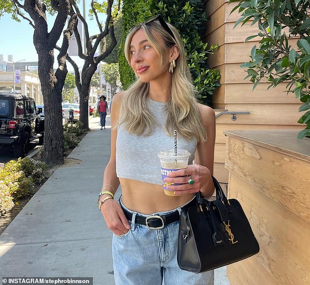 Emri:  76233071-13966563-Steph_Robinson_an_influencer_based_in_Los_Angeles_California_has-a-7_172909131.jpg

Shikime: 1937

Madhsia:  111.3 KB