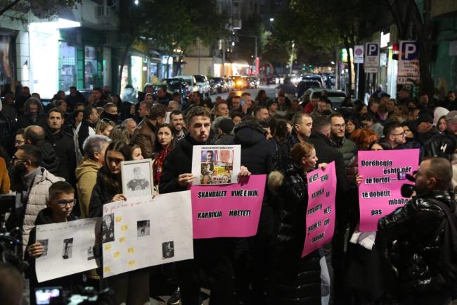 Emri:  protesta-per-martin-cani-1536x1024.jpg

Shikime: 1270

Madhsia:  52.4 KB