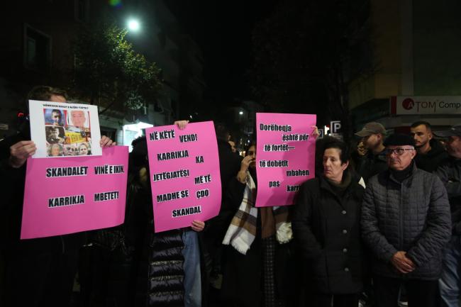 Emri:  protesta-per-martin-cani-6-scaled.jpg

Shikime: 1257

Madhsia:  32.4 KB