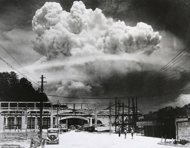 Emri:  99228821-0-As_she_spoke_the_video_cut_to_footage_of_blast_victims_in_1945_a-a-26_1749579632796.jpg

Shikime: 2

Madhsia:  57.2 KB