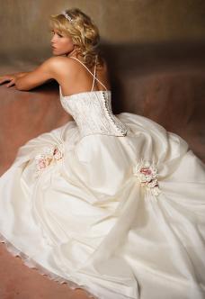 Emri:  Fashion_BridalGown_7.jpg

Shikime: 3210

Madhsia:  9.9 KB