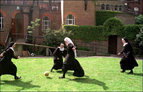 Emri:  Nuns_Football.jpg

Shikime: 292

Madhsia:  38.5 KB