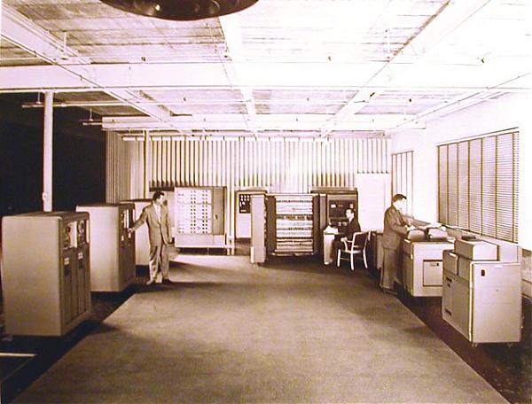 Emri:  IBM-701-1953-roomphoto.jpg

Shikime: 8560

Madhsia:  46.2 KB