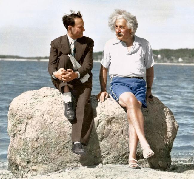 Emri:  albert-einstein-summer-1939-nassau-point-long-island-ny-edvos.jpg

Shikime: 2242

Madhsia:  66.0 KB