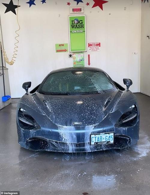 Emri:  69129171-11903219-Pictured_His_grey_Mclaren_720S_being_washed_Pleterski_has_been_c-m-29_16798356.jpg

Shikime: 45

Madhsia:  51.1 KB