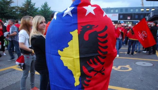 Emri:  Flamuri-i-Kosoves-dhe-Flamuri-i-Shqiperise.jpg

Shikime: 1843

Madhsia:  37.6 KB