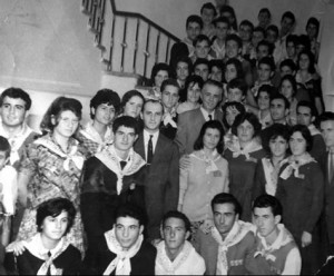 Emri:  N-FOTO-Majtas-Enver-Hoxha-dhe-Ramiz-Alia-n-takim-me-aktivistt-e-par-t-revuluvionit-antifeta.jpg

Shikime: 3874

Madhsia:  26.3 KB