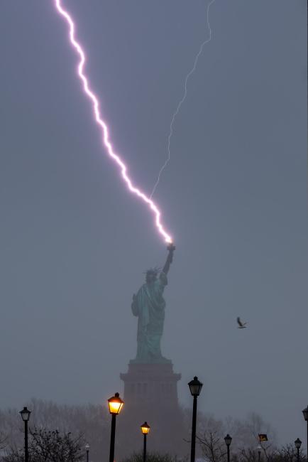 Emri:  photographer-dan-martland-captures-lightningn-79474481.jpg

Shikime: 140

Madhsia:  13.5 KB