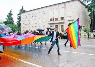 Emri:  Perfaqesues-te-komunitetit-LGBT_1-320x228.jpg

Shikime: 461

Madhsia:  31.5 KB