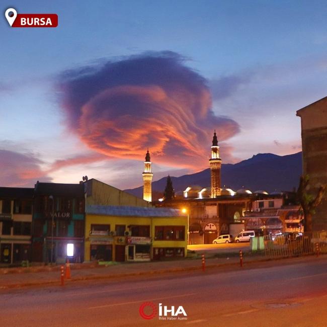 Emri:  fiery-lenticular-cloud-turkey-6.jpg

Shikime: 185

Madhsia:  43.0 KB