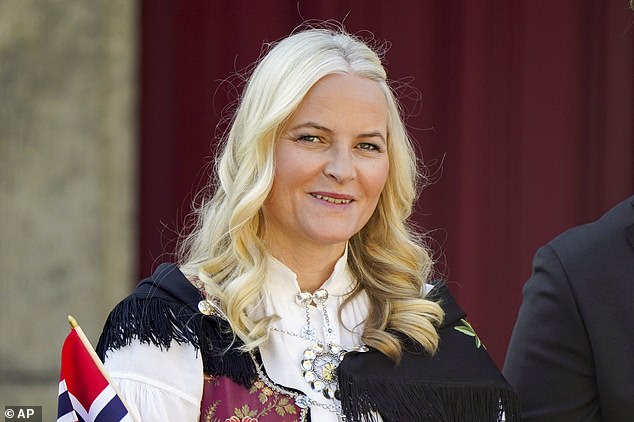 Emri:  71545437-12136305-Norway_s_Crown_Princess_Mette_Marit_appears_in_the_calendars_in_-a-41_16854522.jpg

Shikime: 15

Madhsia:  49.8 KB