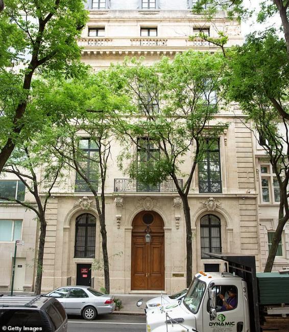 Emri:  15819940-11466895-Jeffrey_Epstein_s_Upper_East_Side_mansion_which_is_one_of_the_la-a-4_166932405.jpg

Shikime: 39

Madhsia:  109.3 KB