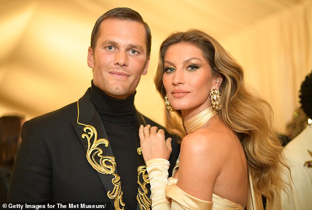 Emri:  64825655-11470259-Tom_Brady_and_his_ex_wife_Gisele_Bundchen_are_among_the_celebrit-a-6_166940726.jpg

Shikime: 90

Madhsia:  52.4 KB