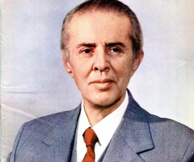 Emri:  enver-hoxha-2.jpg

Shikime: 415

Madhsia:  44.6 KB